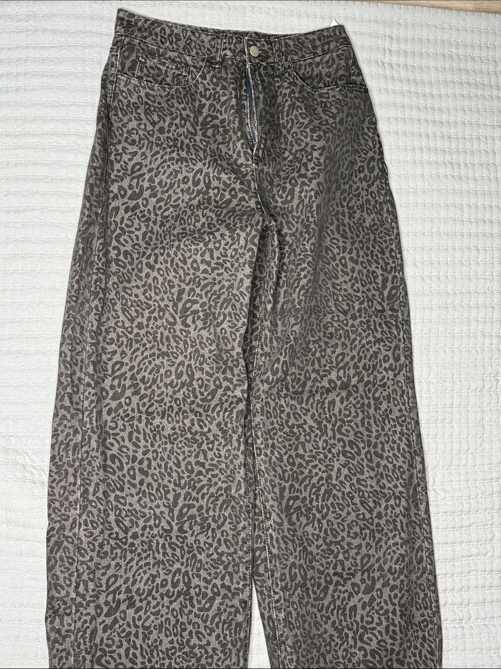 Gray Leopard Print High-Waist Maxi Skirt